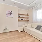 Krakowska With Balcony And Free Garage By Renters Appartement Wrocław