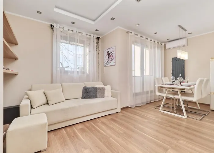 Krakowska With Balcony And Free Garage By Renters 아파트