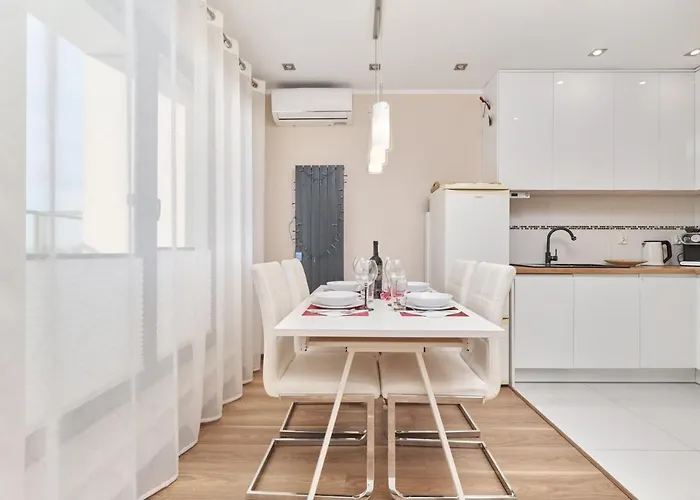 아파트 Krakowska With Balcony And Free Garage By Renters *