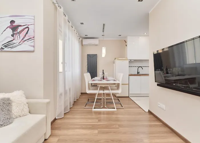 Krakowska With Balcony And Free Garage By Renters 브로츠와프