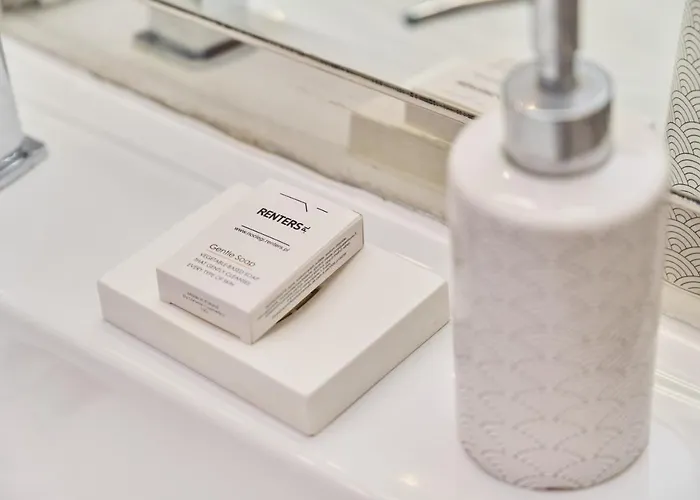 Krakowska With Balcony And Free Garage By Renters 아파트 *