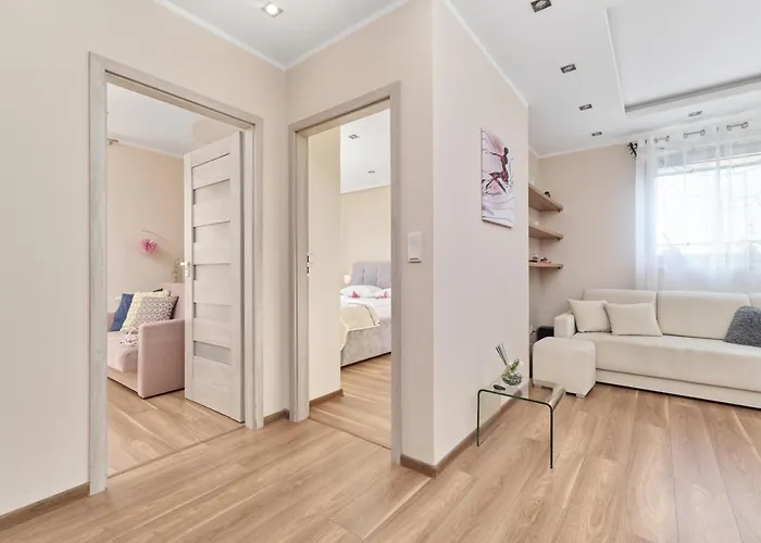 Krakowska With Balcony And Free Garage By Renters