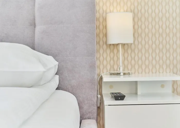 Krakowska With Balcony And Free Garage By Renters * 브로츠와프