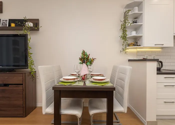 Krakowska With Balcony And Free Garage By Renters 아파트 *