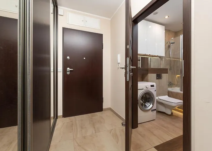 Krakowska With Balcony And Free Garage By Renters 아파트