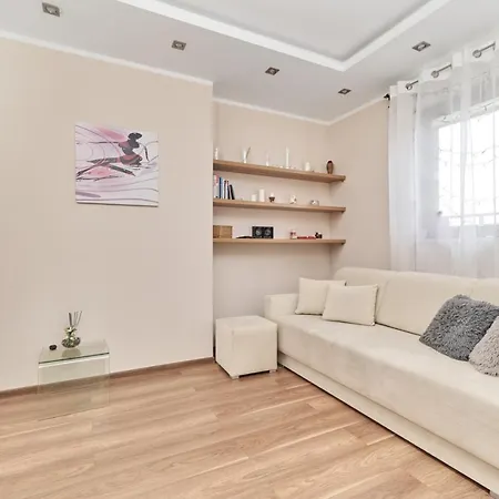 Krakowska With Balcony And Free Garage By Renters Apartmán Vratislav