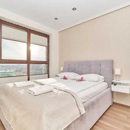 Krakowska With Balcony And Free Garage By Renters