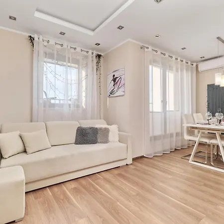 Krakowska With Balcony And Free Garage By Renters Apartment