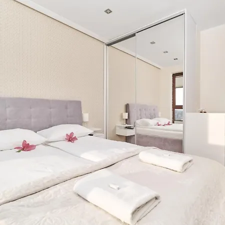 Apartmán Krakowska With Balcony And Free Garage By Renters