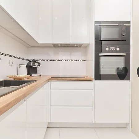 Krakowska With Balcony And Free Garage By Renters Apartmán Vratislav