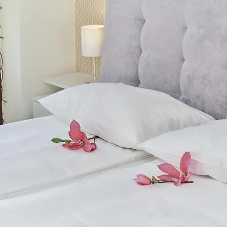 Krakowska With Balcony And Free Garage By Renters Apartmán Vratislav