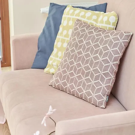 Krakowska With Balcony And Free Garage By Renters Apartmán