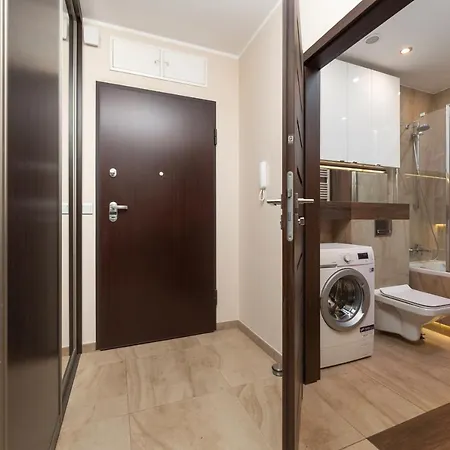 Krakowska With Balcony And Free Garage By Renters Apartment