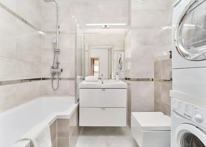 Krakowska With Balcony And Free Garage By Renters Apartman