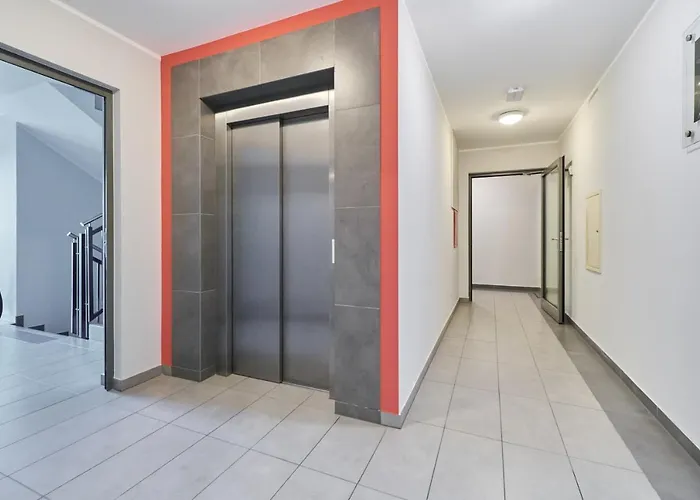 Krakowska With Balcony And Free Garage By Renters Wrocław